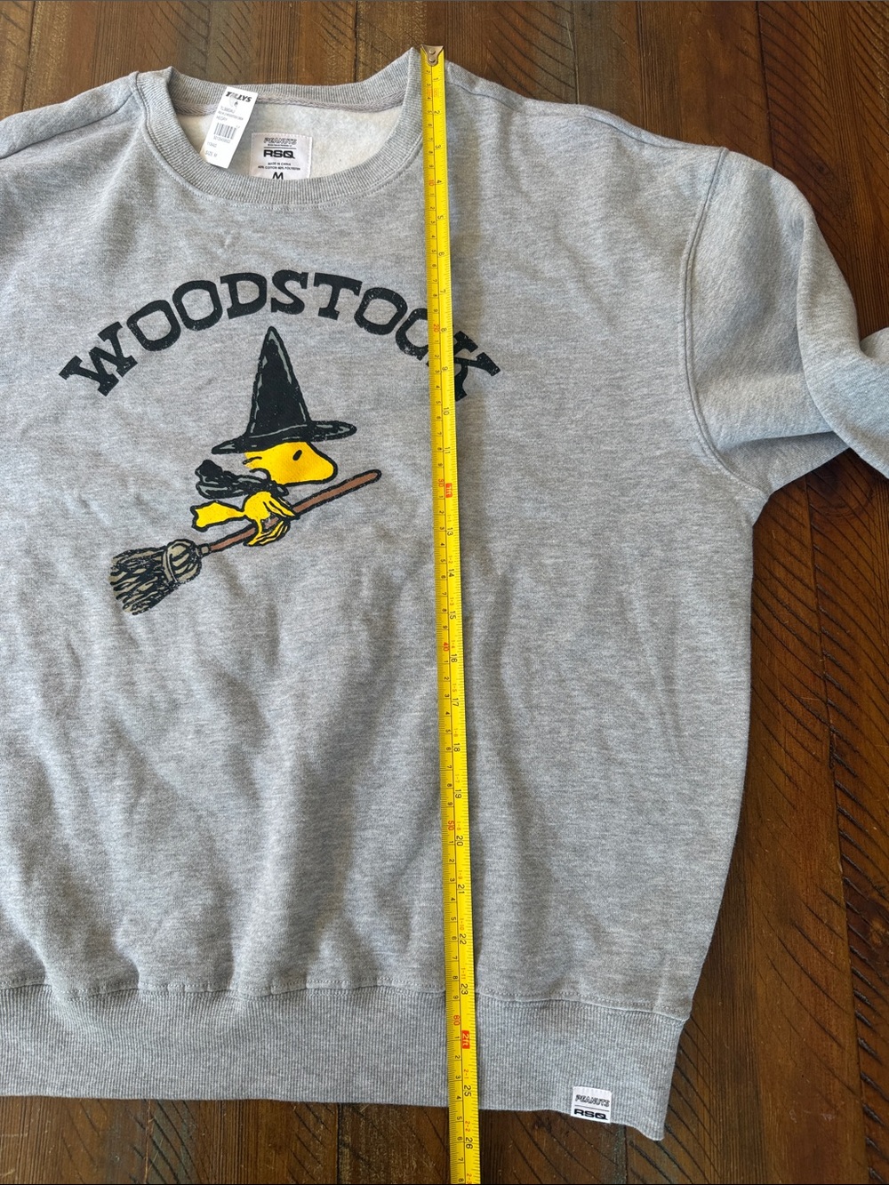 Women’s RSQ Woodstock Witch Halloween Sweatshirt Medium New NWT Peanuts Top - Picture 6 of 6